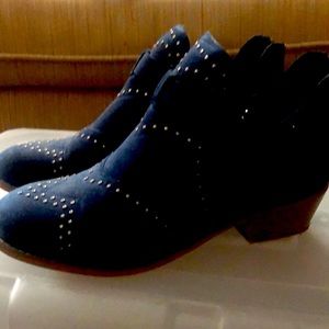 T C boots faux suede nice shoe boots sz 8.5